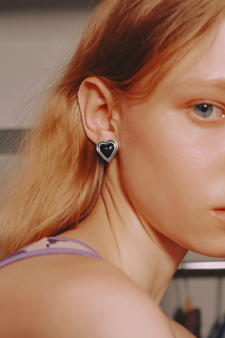 ブラック ハート ピアス