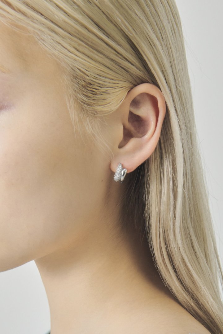 キュービックジルコニア カーヴィー メタル ワンタッチ ピアス