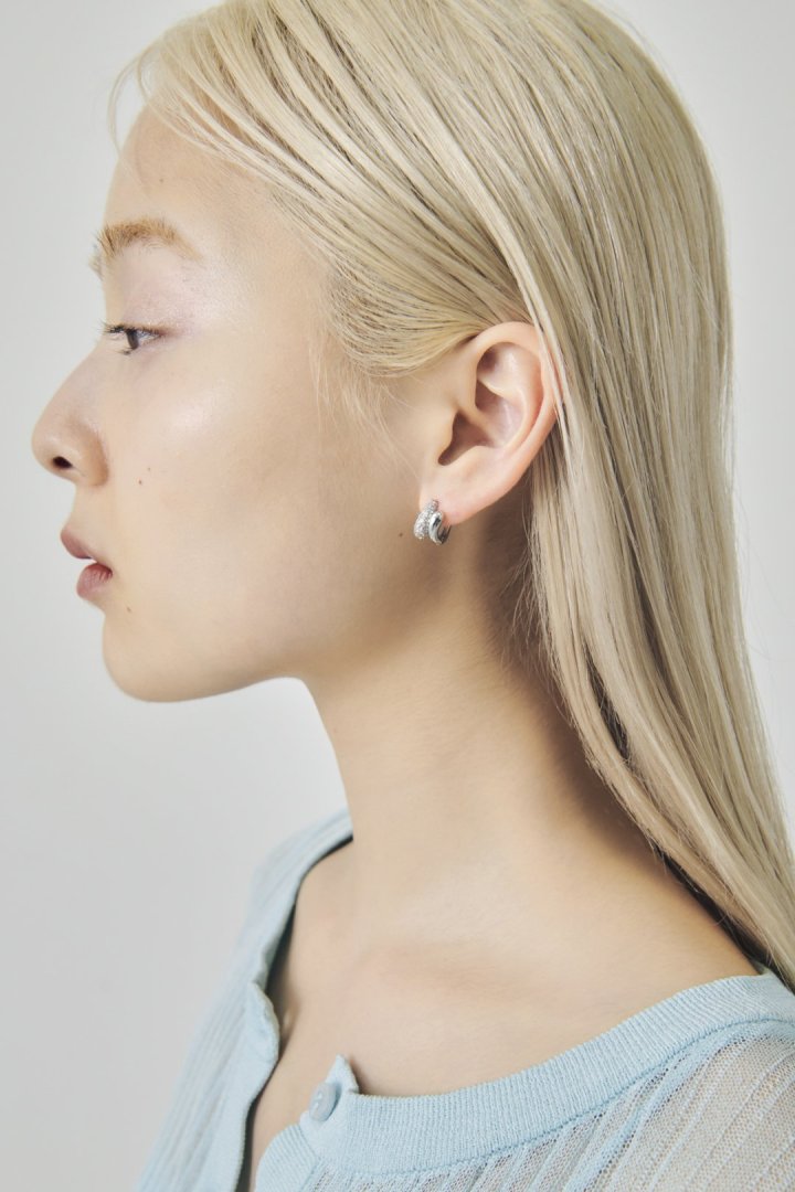 キュービックジルコニア カーヴィー メタル ワンタッチ ピアス