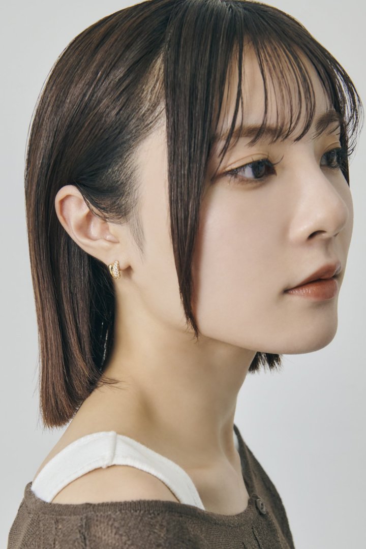 キュービックジルコニア カーヴィー メタル ワンタッチ ピアス