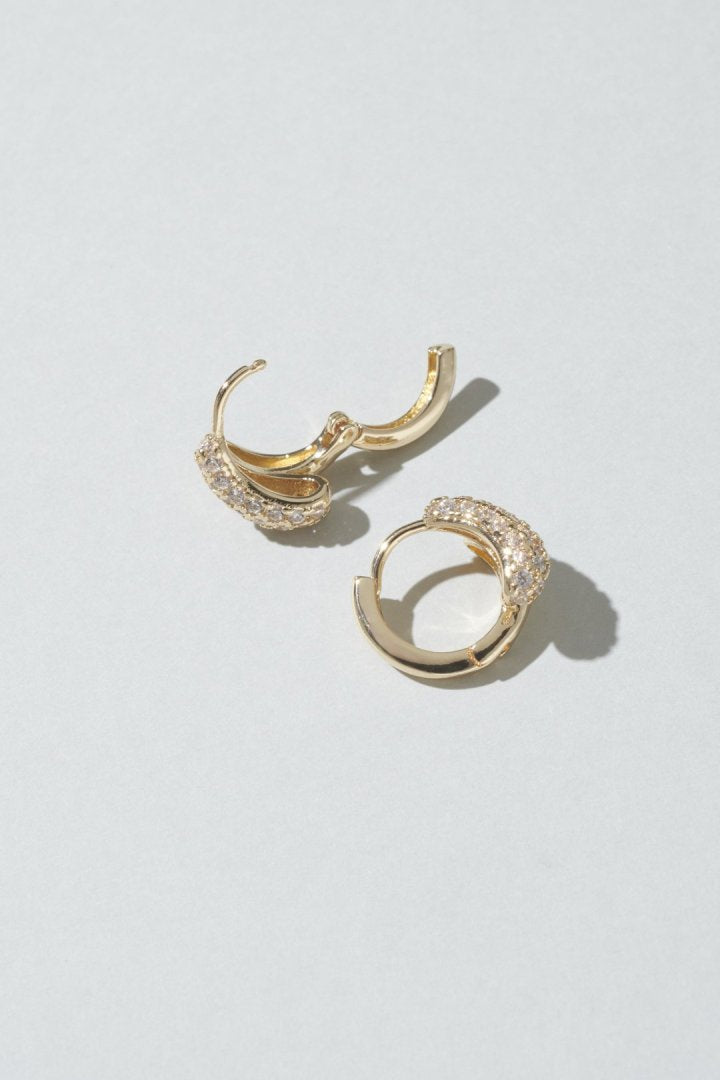 キュービックジルコニア カーヴィー メタル ワンタッチ ピアス