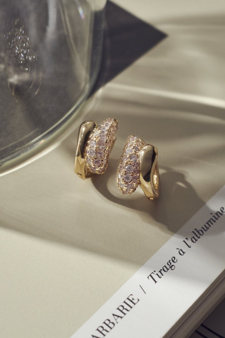 キュービックジルコニア カーヴィー メタル ワンタッチ ピアス