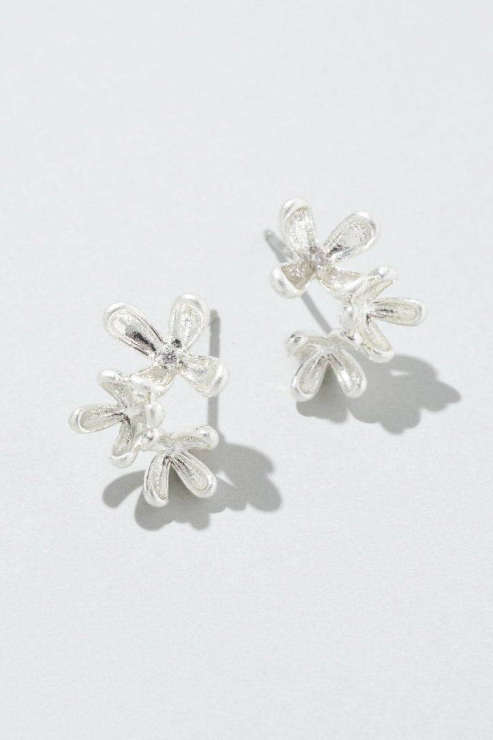 ブルーミング ミニ フラワー ピアス