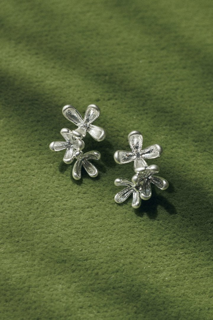 ブルーミング ミニ フラワー ピアス