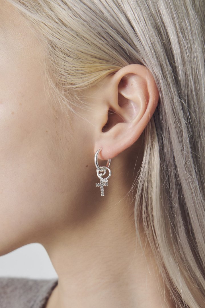 ビジュー × クロスモチーフ チャーム ピアス