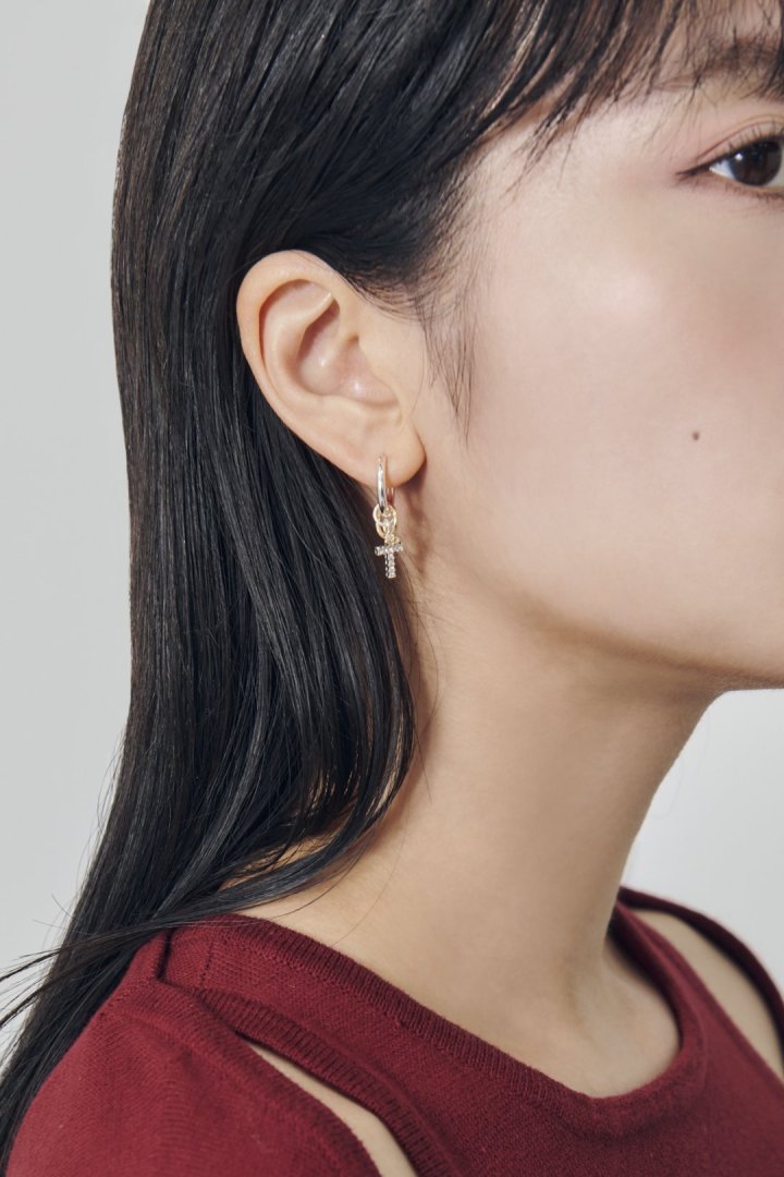 ビジュー × クロスモチーフ チャーム ピアス