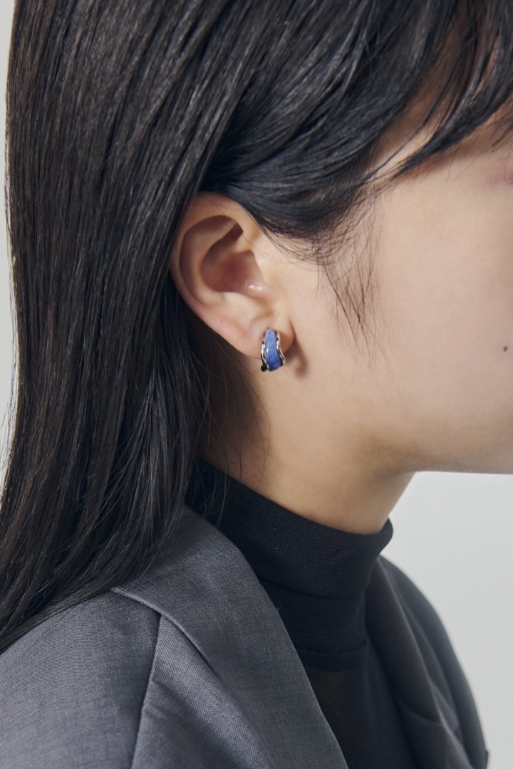 ウェービー カラー × メタル ピアス