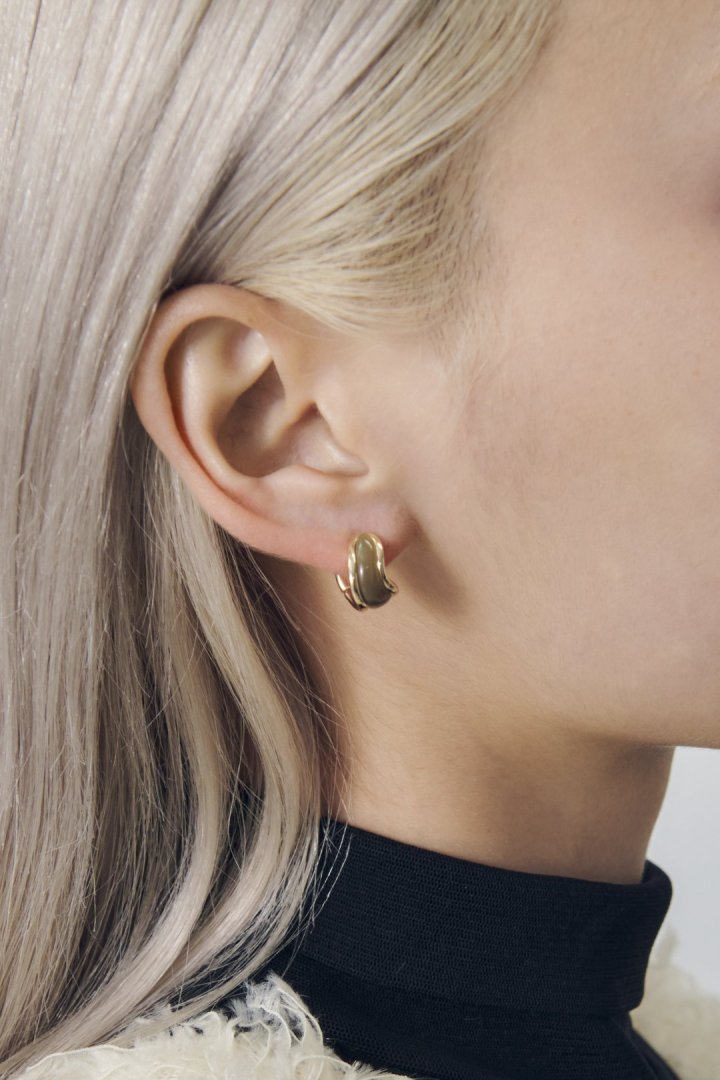 ウェービー カラー × メタル ピアス