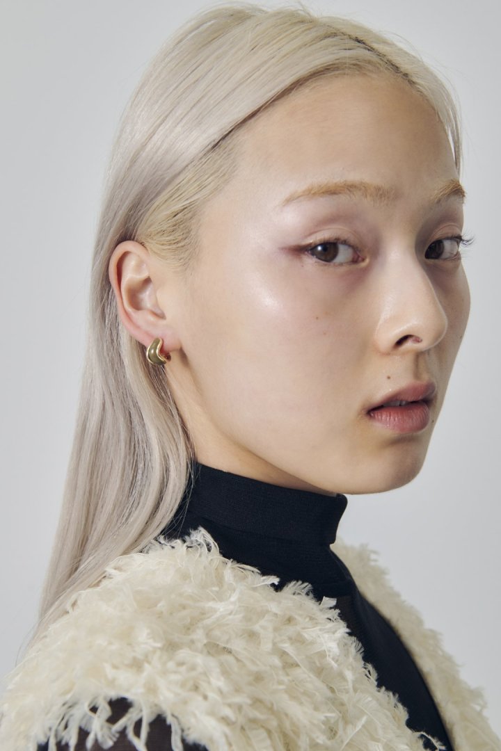 ウェービー カラー × メタル ピアス