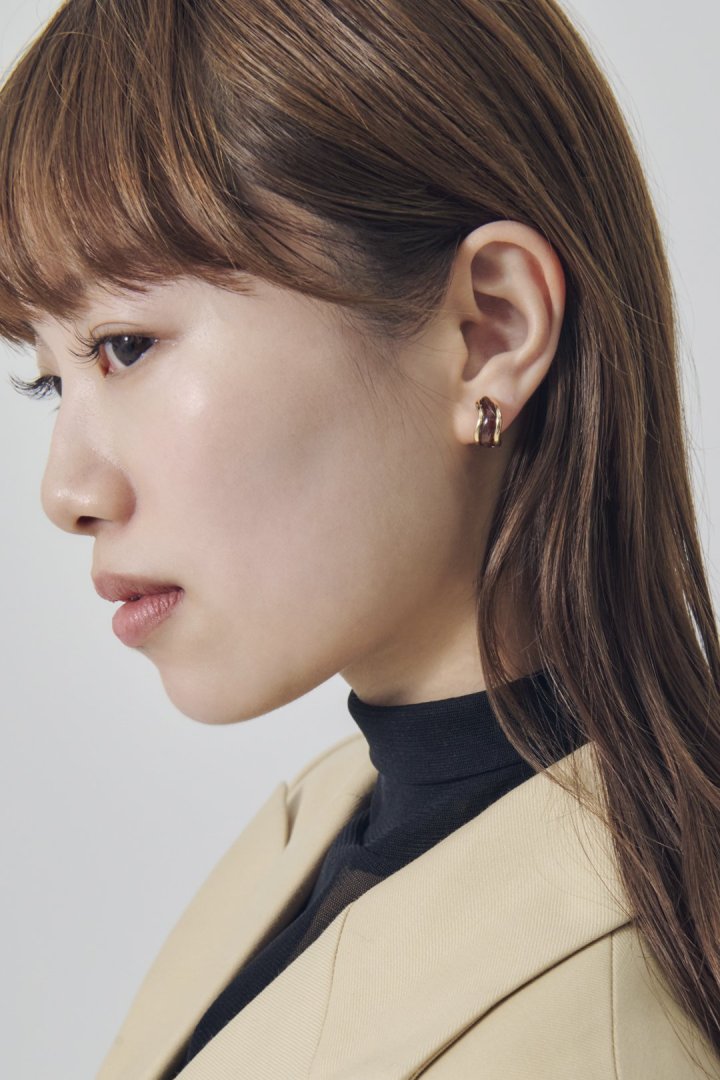 ウェービー カラー × メタル ピアス