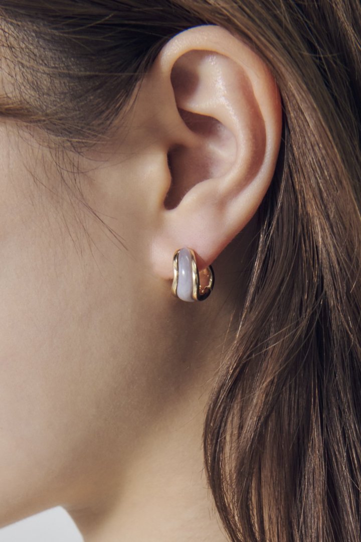 ウェービー カラー × メタル ピアス