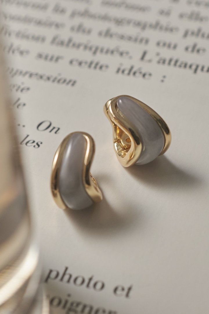 ウェービー カラー × メタル ピアス