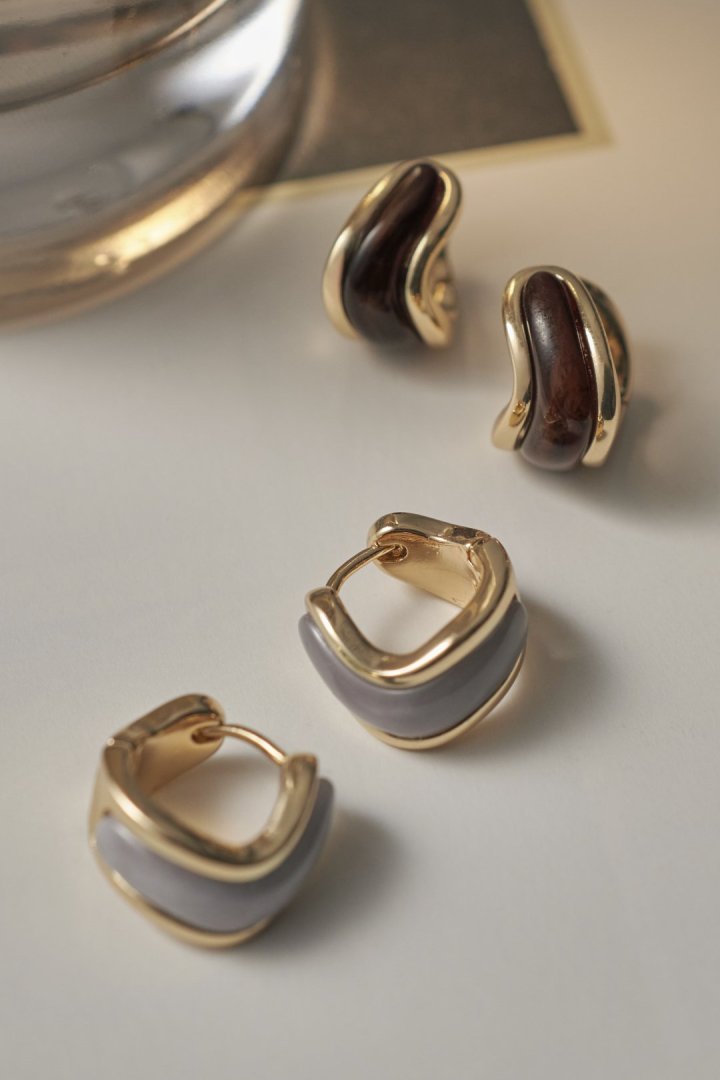 ウェービー カラー × メタル ピアス