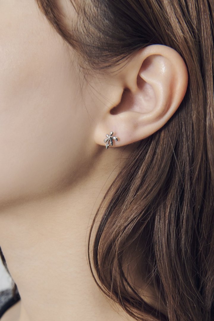 ウィッティ フラワー ピアス