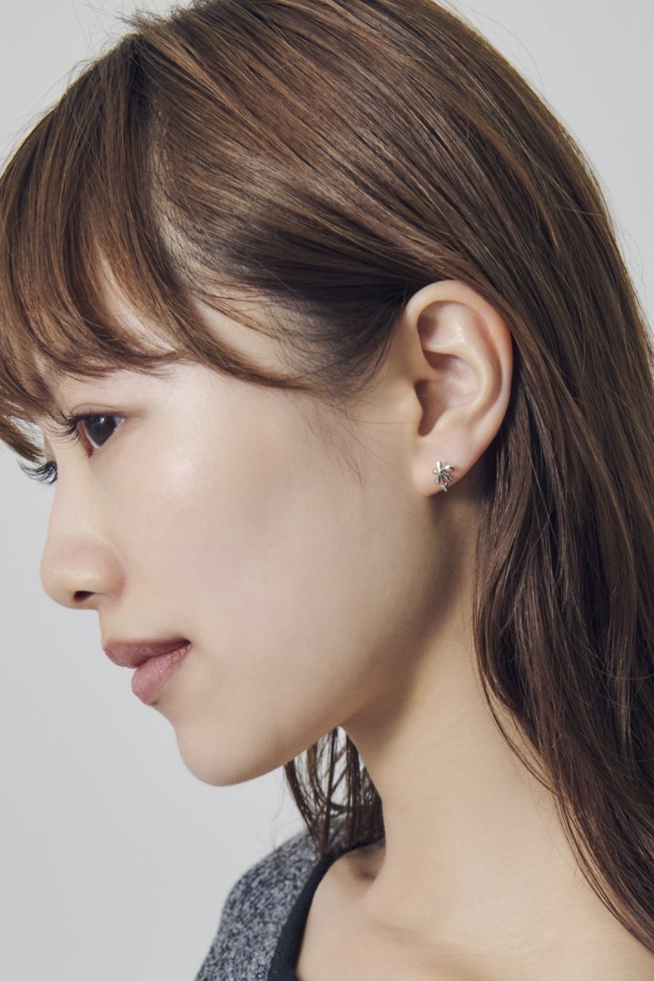 ウィッティ フラワー ピアス