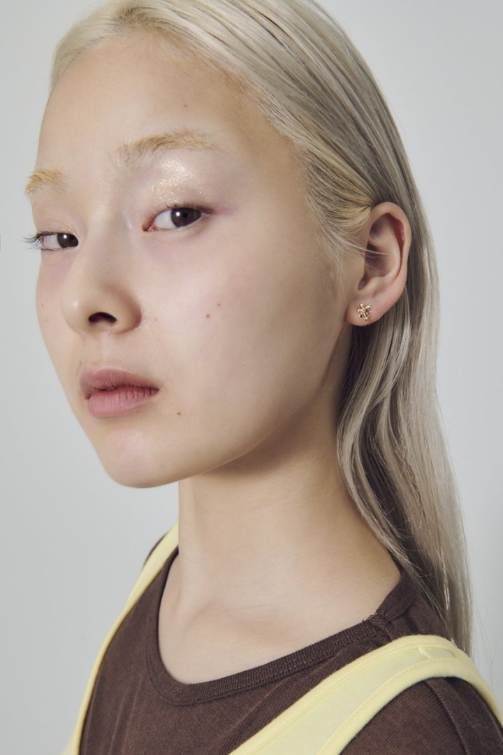 ウィッティ フラワー ピアス