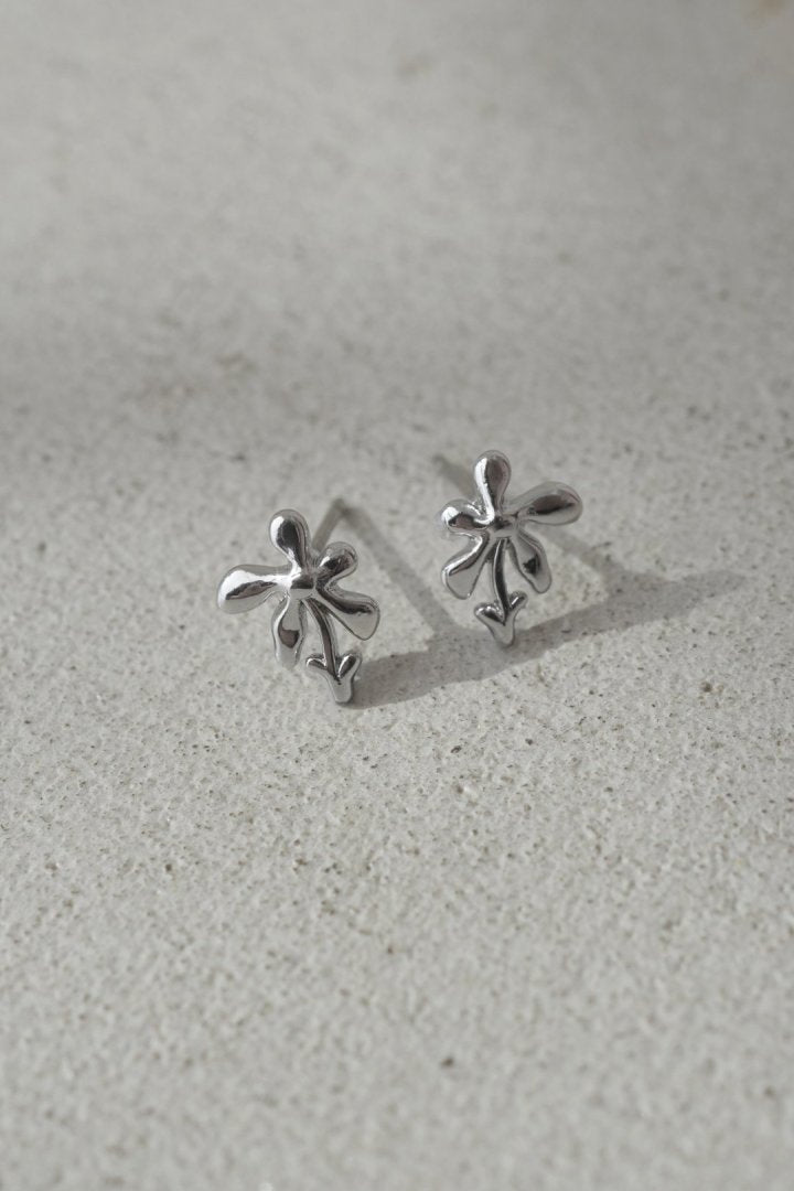 ウィッティ フラワー ピアス