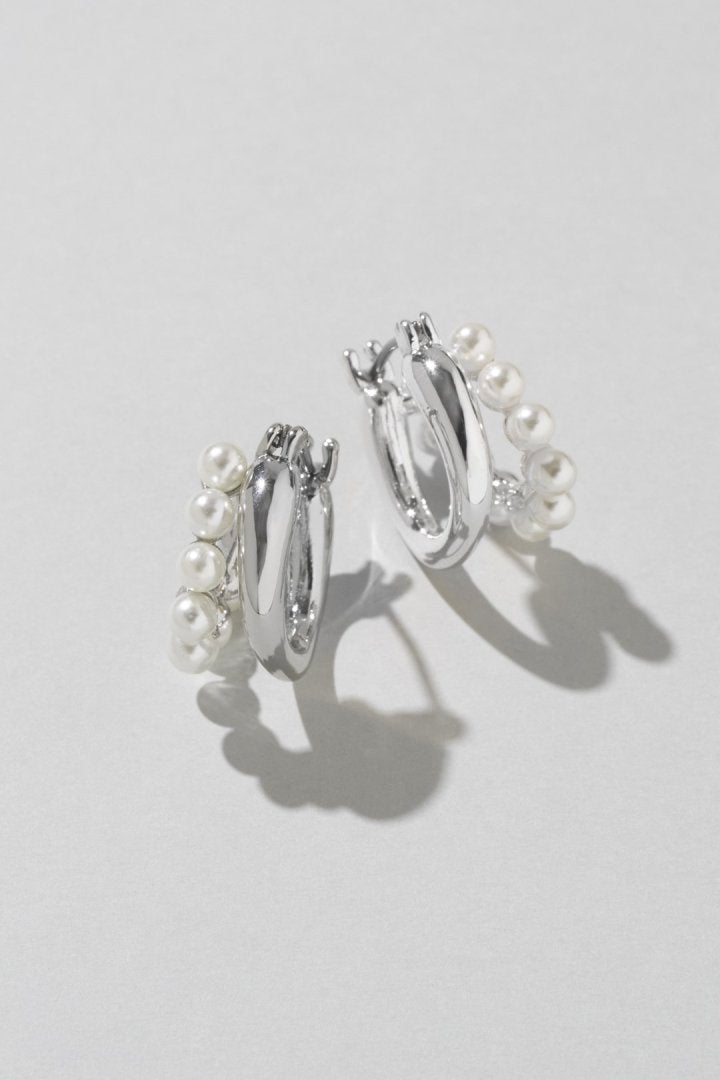 パール × メタル ライン フープ ピアス