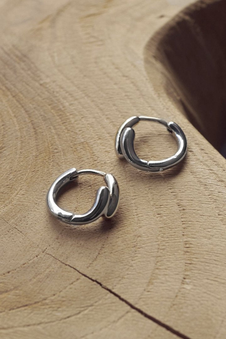 カーヴィー メタル ワンタッチ ピアス