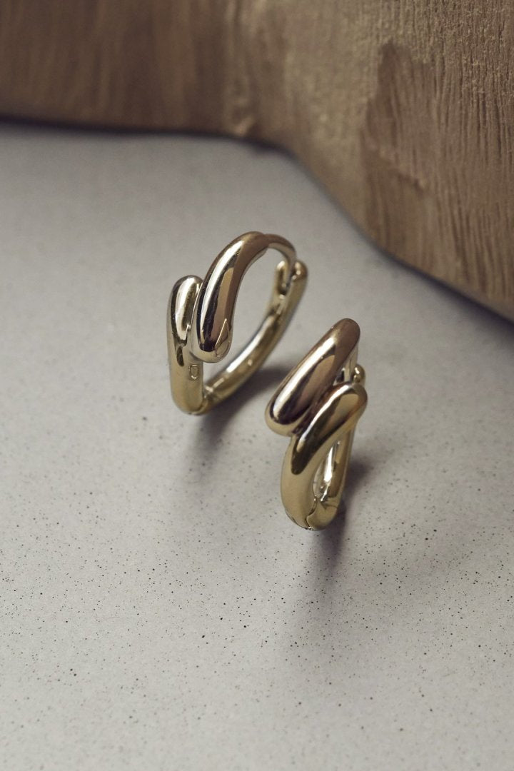 カーヴィー メタル ワンタッチ ピアス