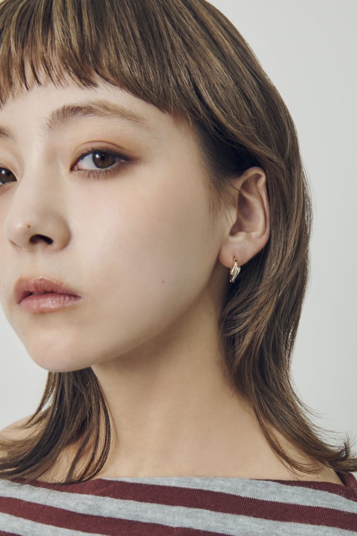 カーヴィー メタル ワンタッチ ピアス