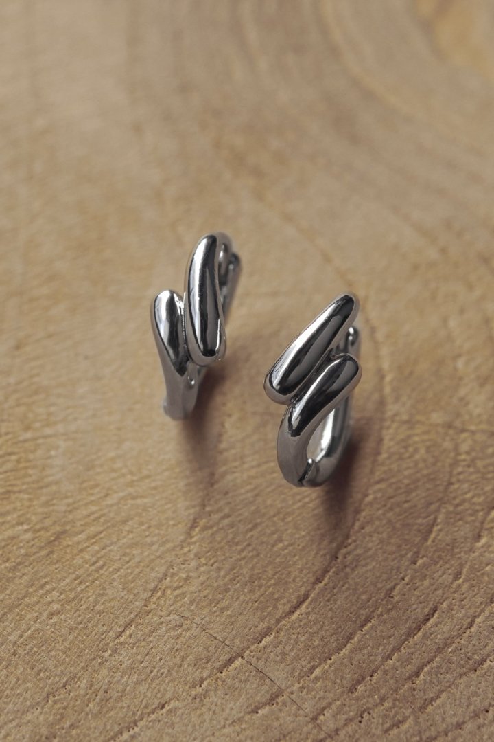 カーヴィー メタル ワンタッチ ピアス