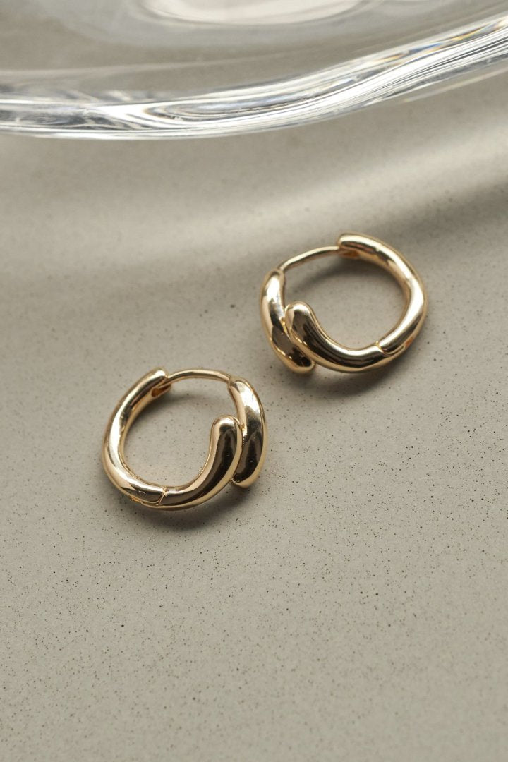 カーヴィー メタル ワンタッチ ピアス