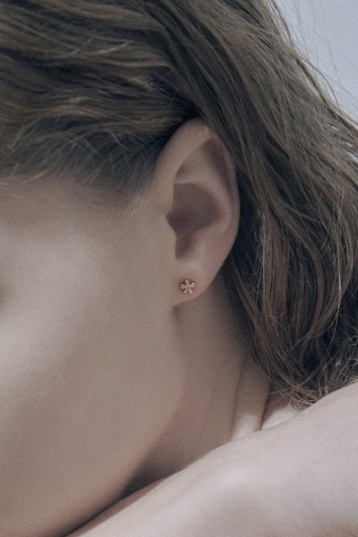 プチ フラワー ステンレス ピアス