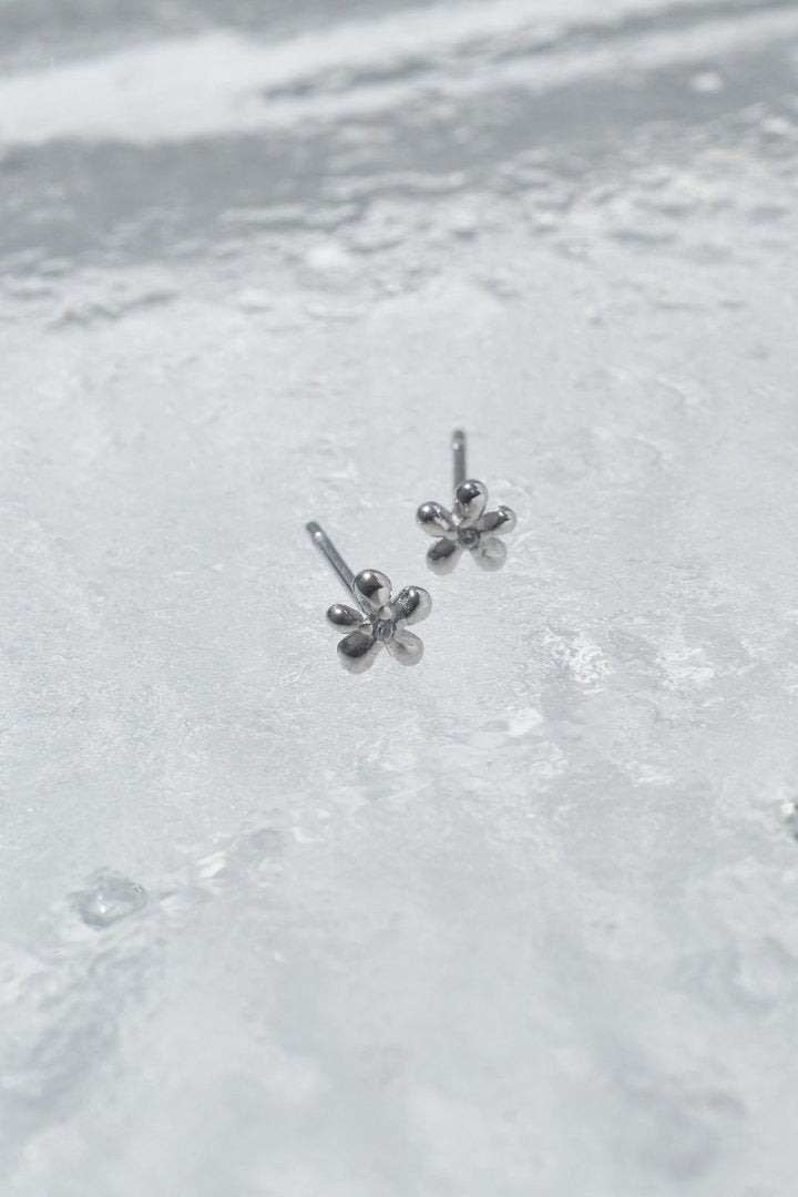 プチ フラワー ステンレス ピアス
