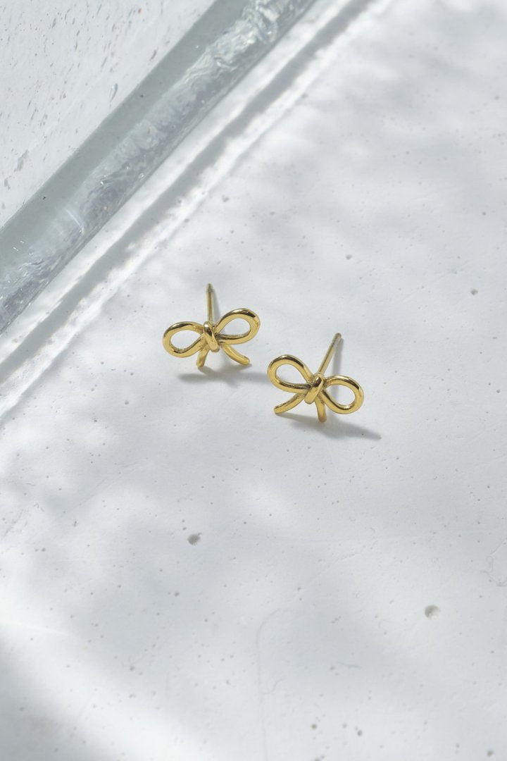 リボン モチーフ ステンレス ピアス