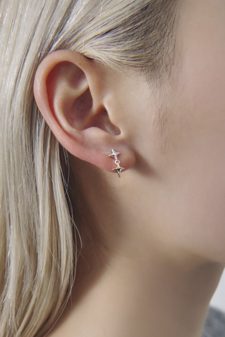 ダブル トィンクル ピアス