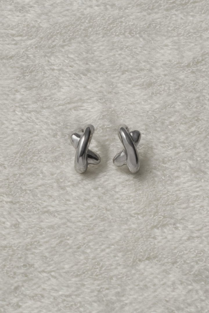 プチ クロス ライン ピアス