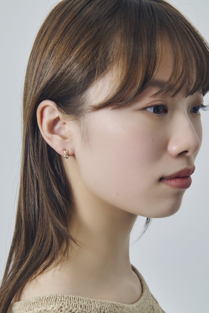 プチ クロス ライン ピアス