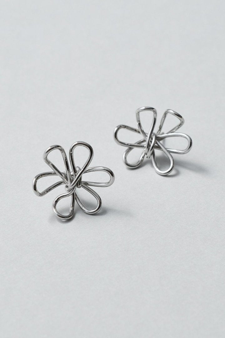 カット アウト フラワー ピアス – GOLDY Onlinestore