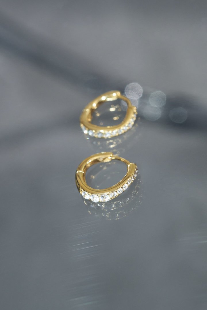 ビジュー × ウェービー ライン フープ ワンタッチ ステンレス ピアス