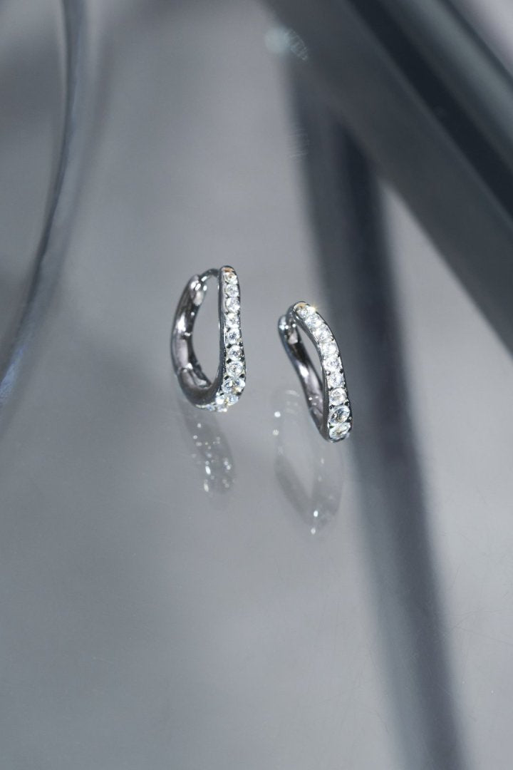 ビジュー × ウェービー ライン フープ ワンタッチ ステンレス ピアス