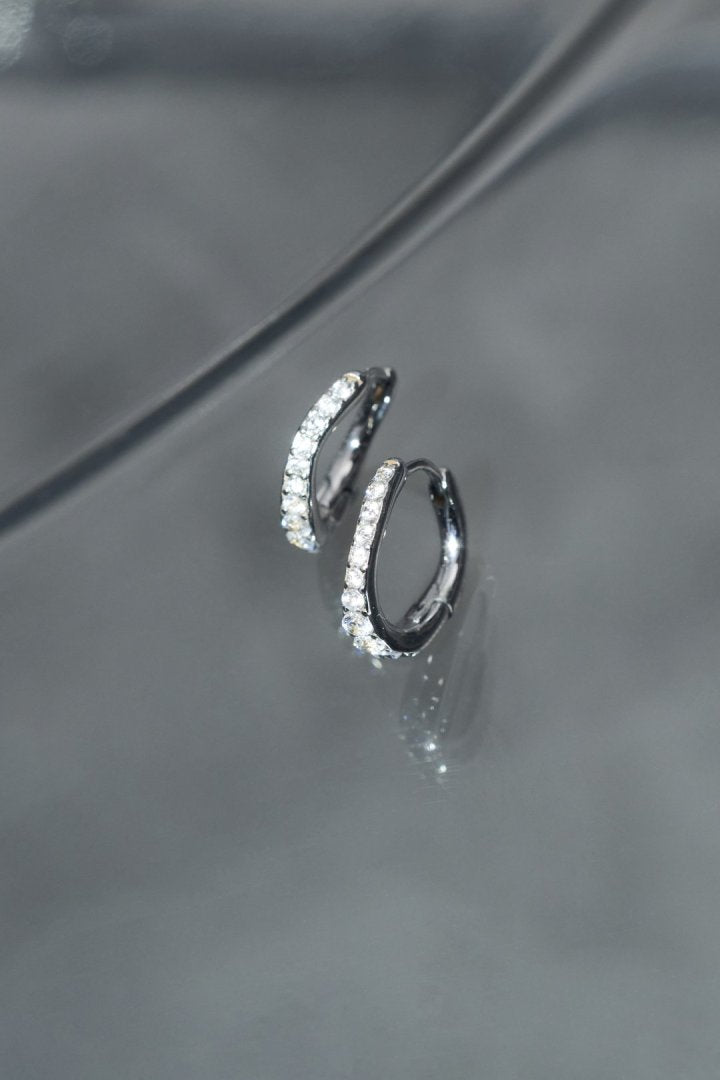 ビジュー × ウェービー ライン フープ ワンタッチ ステンレス ピアス