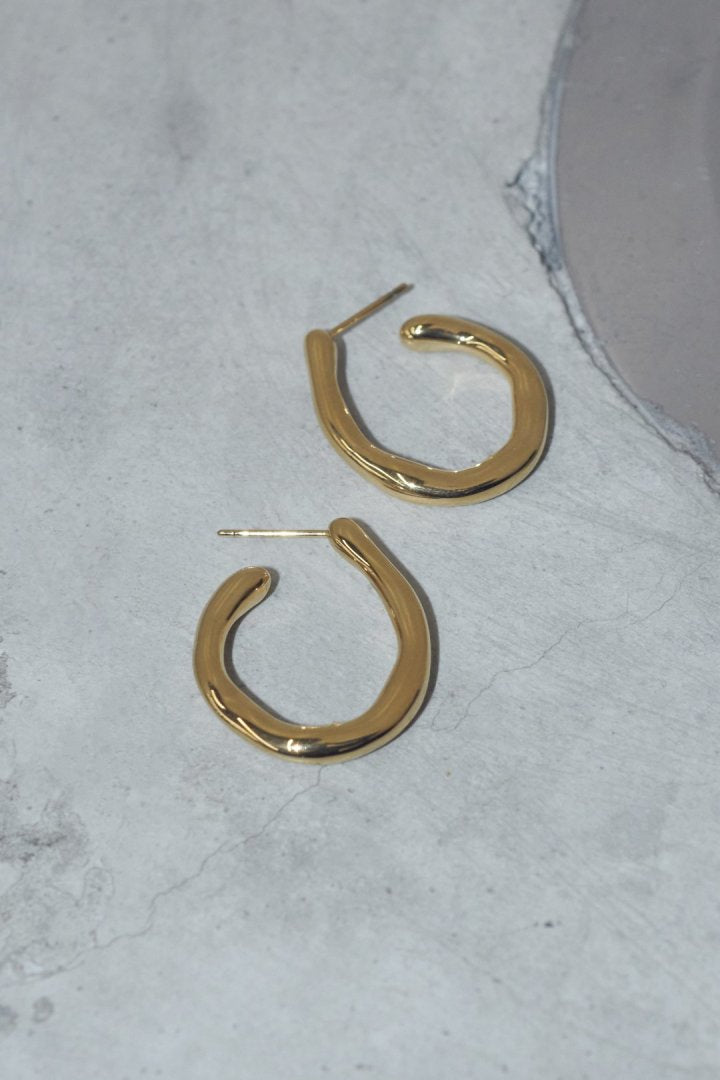 ニュアンス ワイド フープ ステンレスピアス