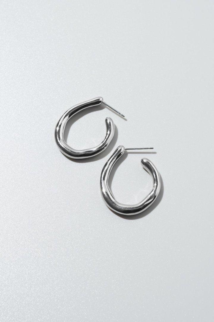 ニュアンス ワイド フープ ステンレスピアス