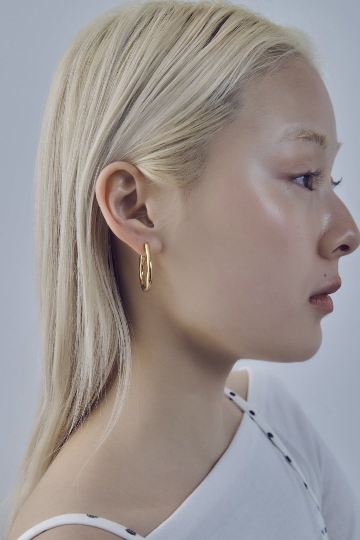 ニュアンス ワイド フープ ステンレスピアス