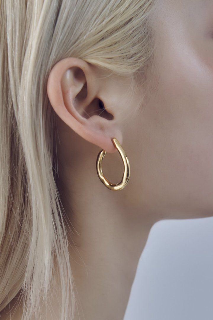 ニュアンス ワイド フープ ステンレスピアス