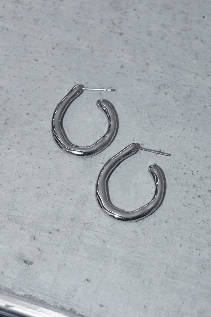 ニュアンス ワイド フープ ステンレスピアス