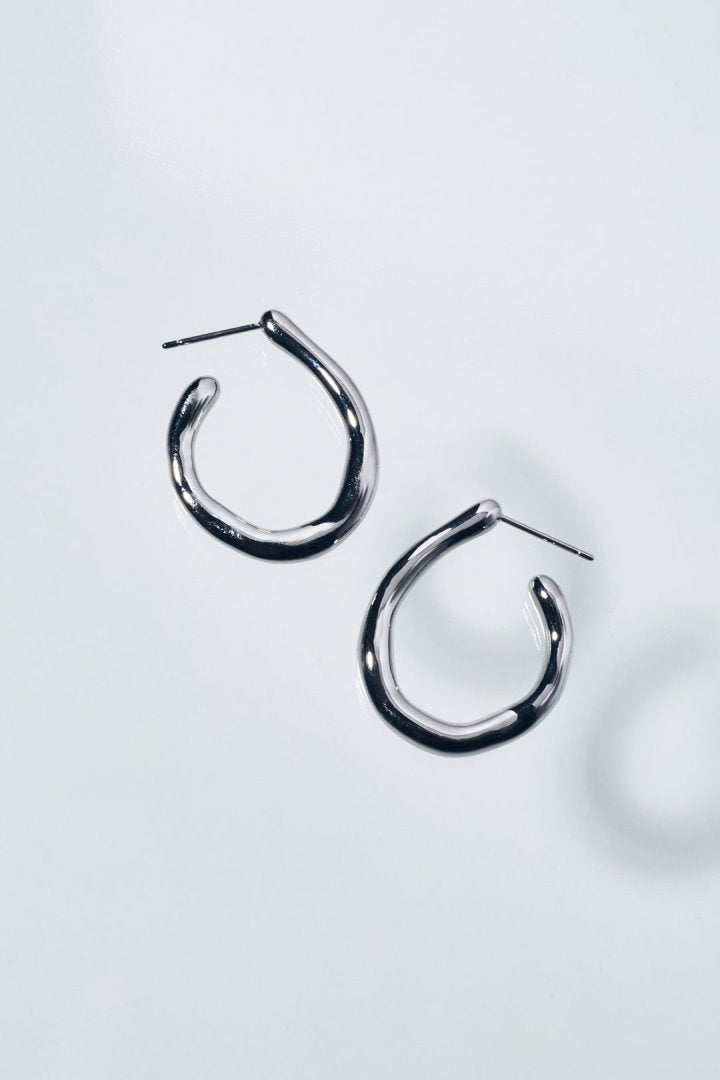 ニュアンス ワイド フープ ステンレスピアス