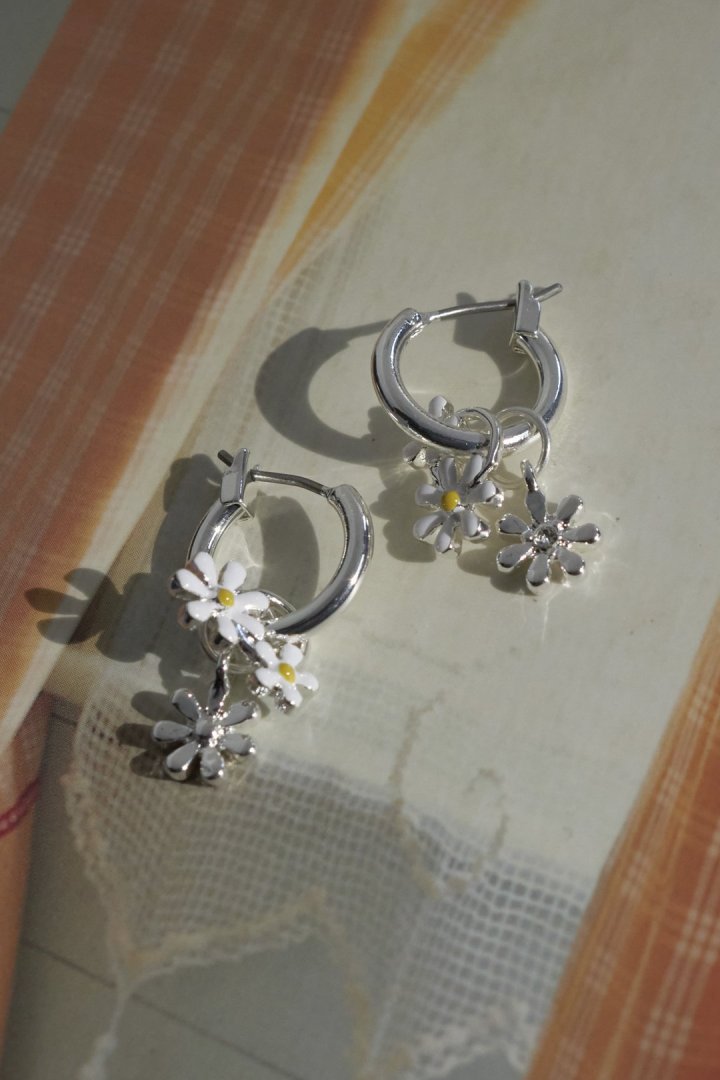 カラー ブルーム ピアス