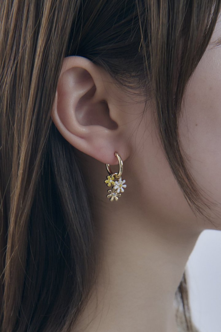 カラー ブルーム ピアス