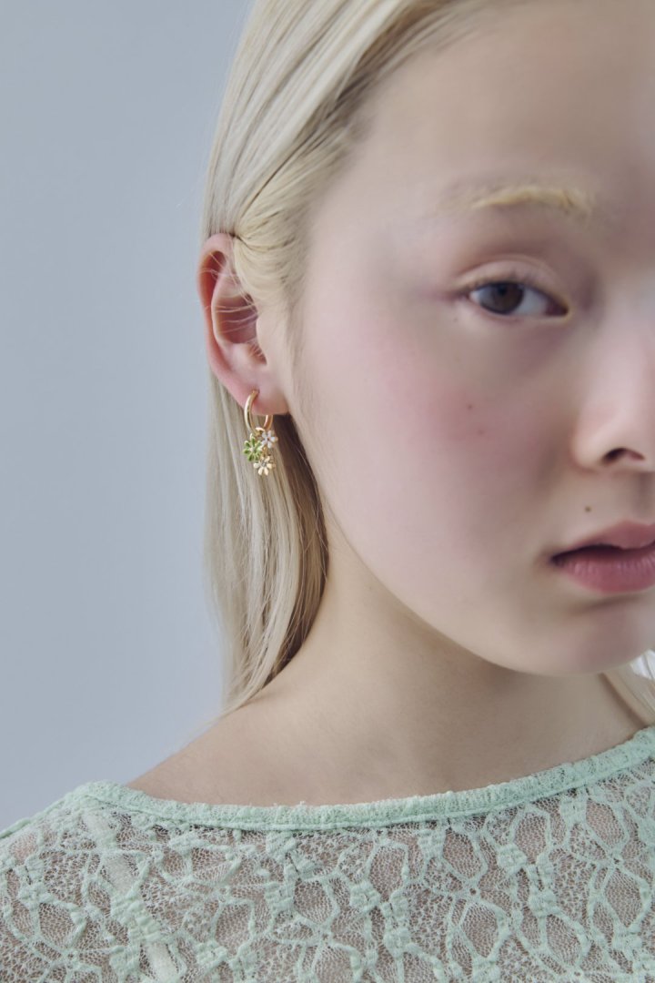 カラー ブルーム ピアス