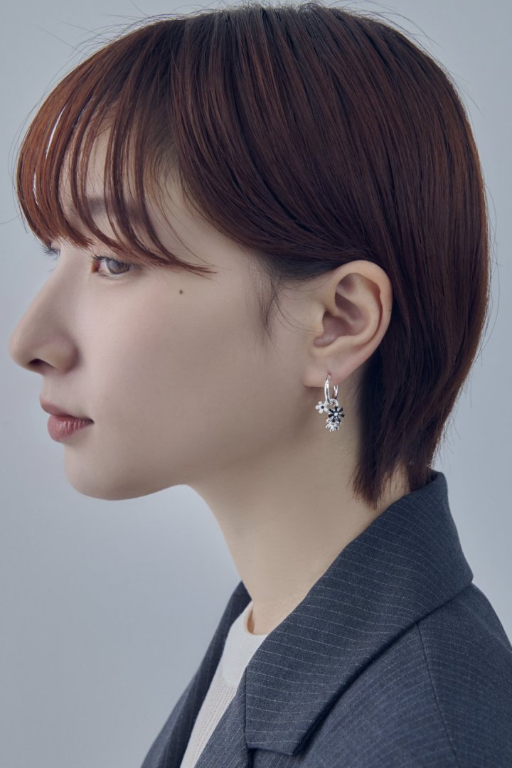 カラー ブルーム ピアス