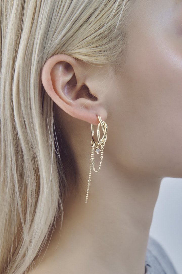 ハング チェーン × ノット フープ ピアス – GOLDY Onlinestore