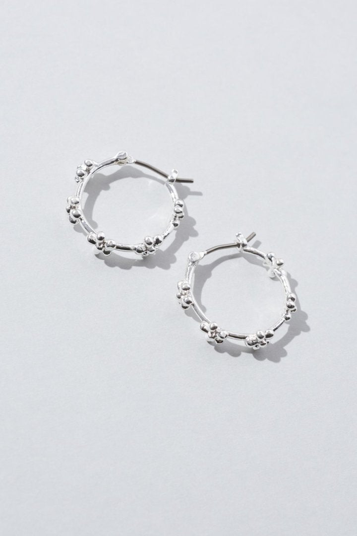 フラワー ライン フープ ピアス