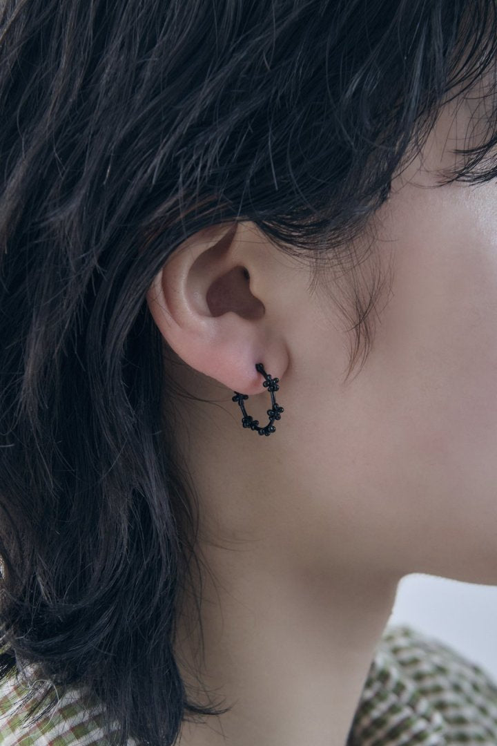 フラワー ライン フープ ピアス
